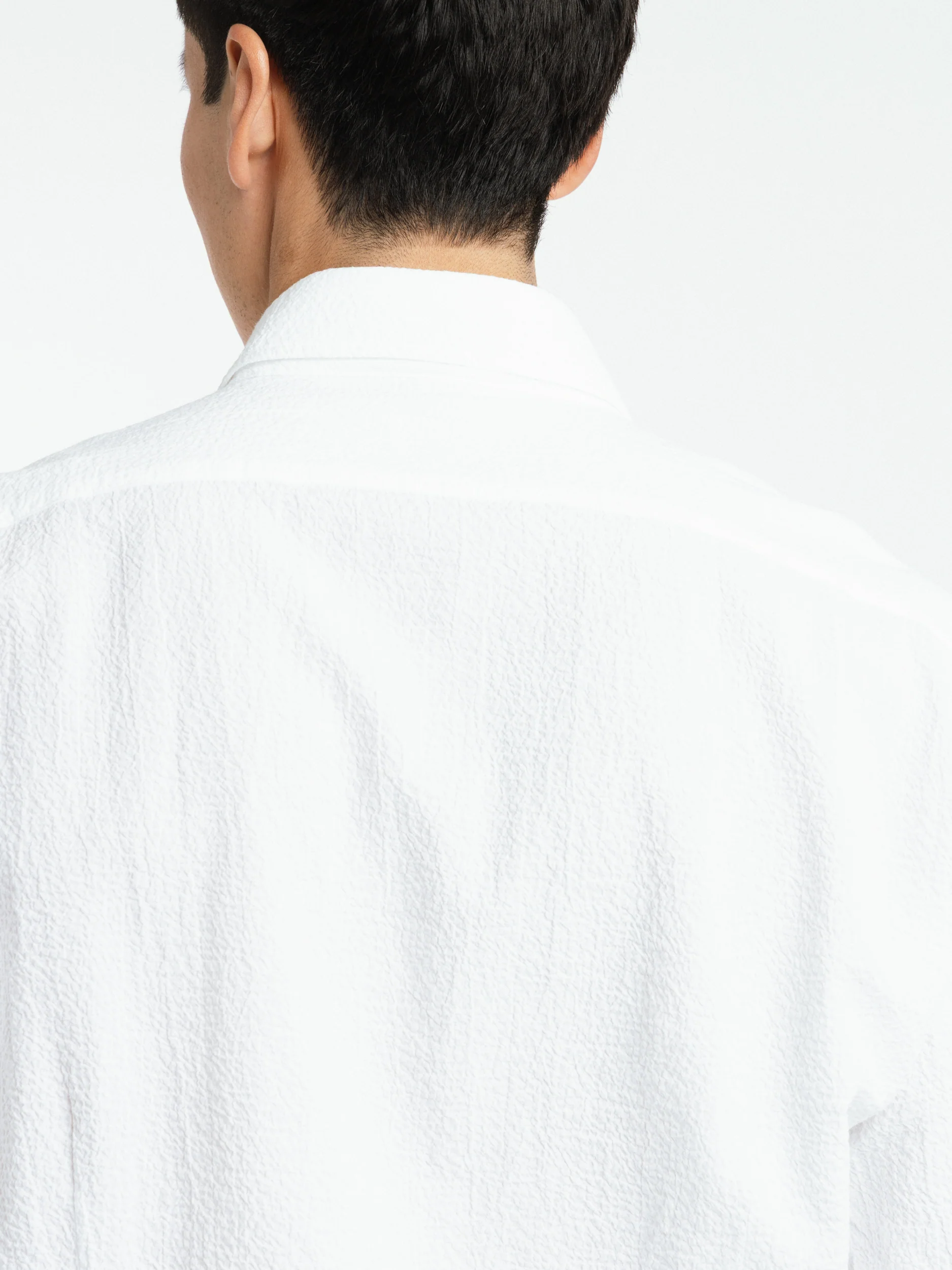 Kent Collar Seersucker Shirt In White - Image 5