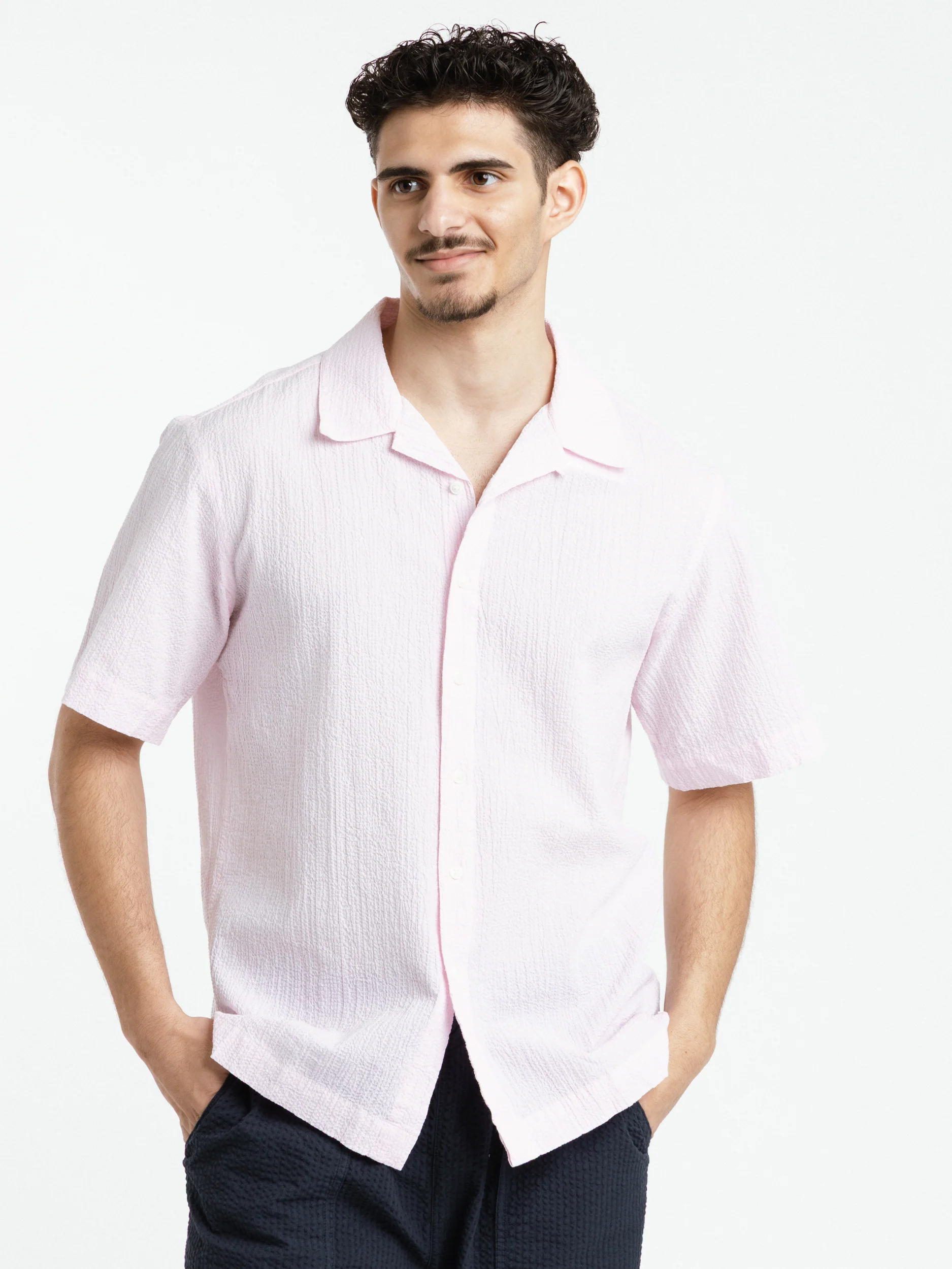 Short-Sleeve Seersucker Shirt in Rose