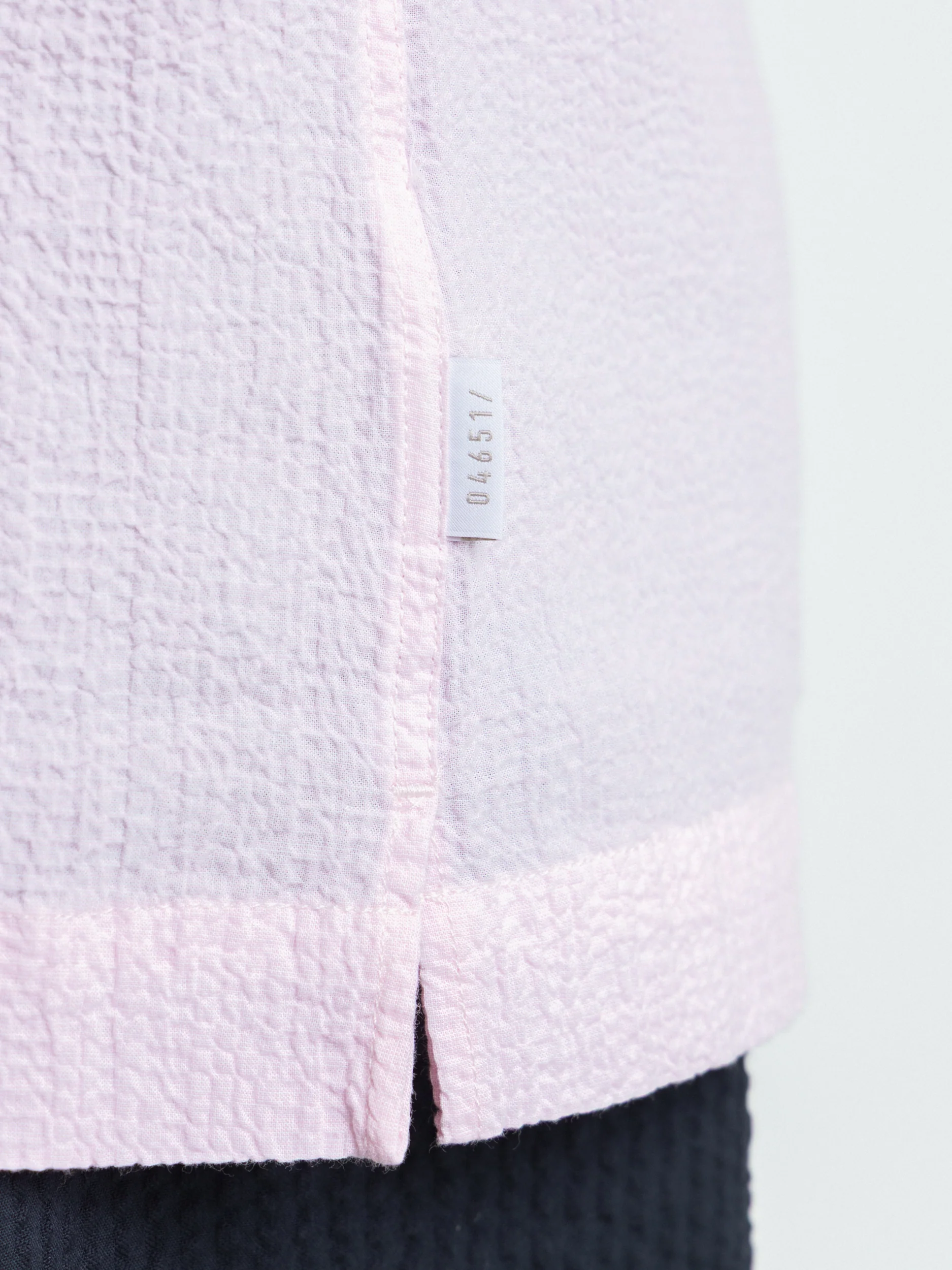 Short-Sleeve Seersucker Shirt in Rose - Image 8