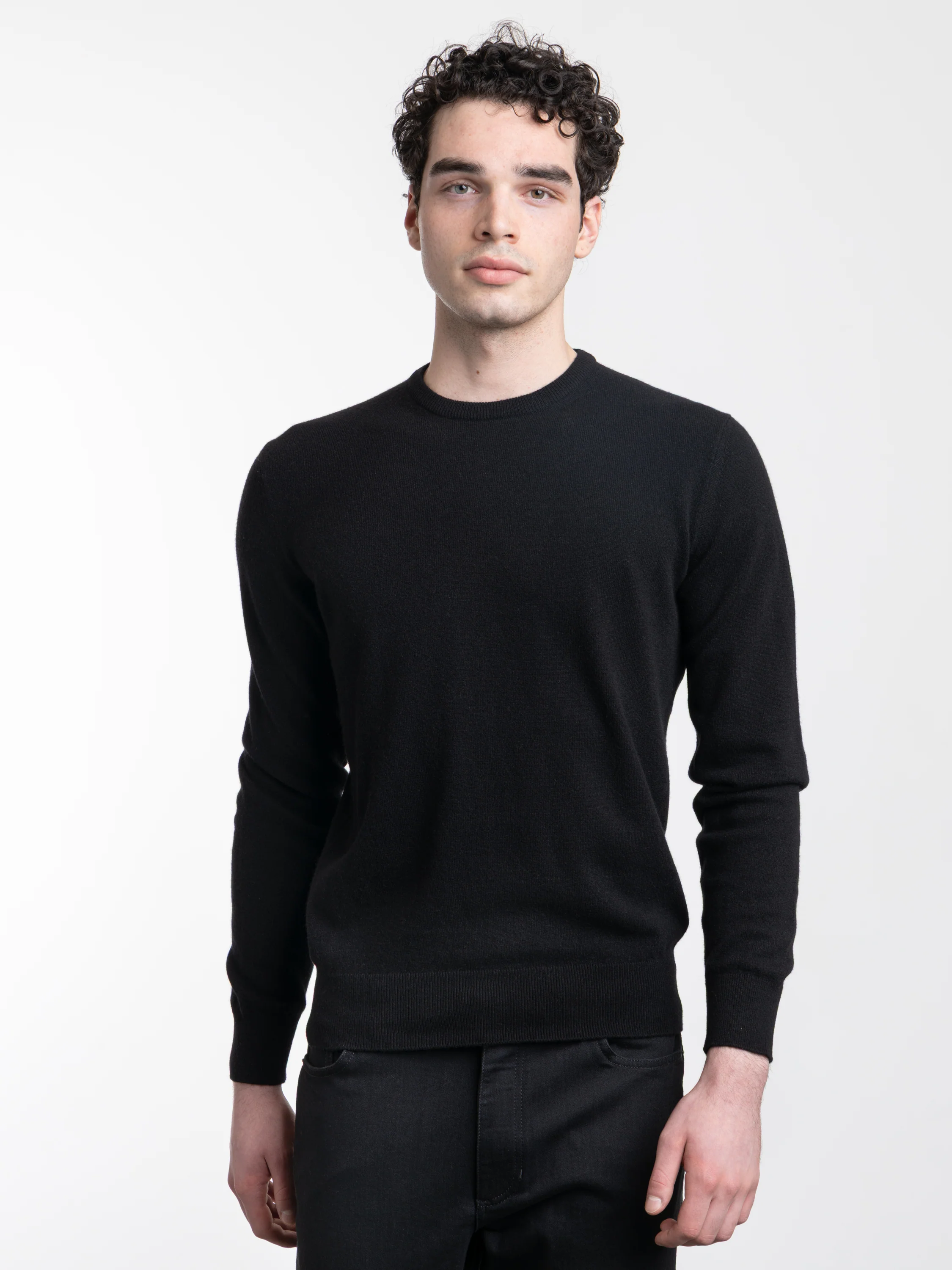 Black Oasi Cashmere Crewneck