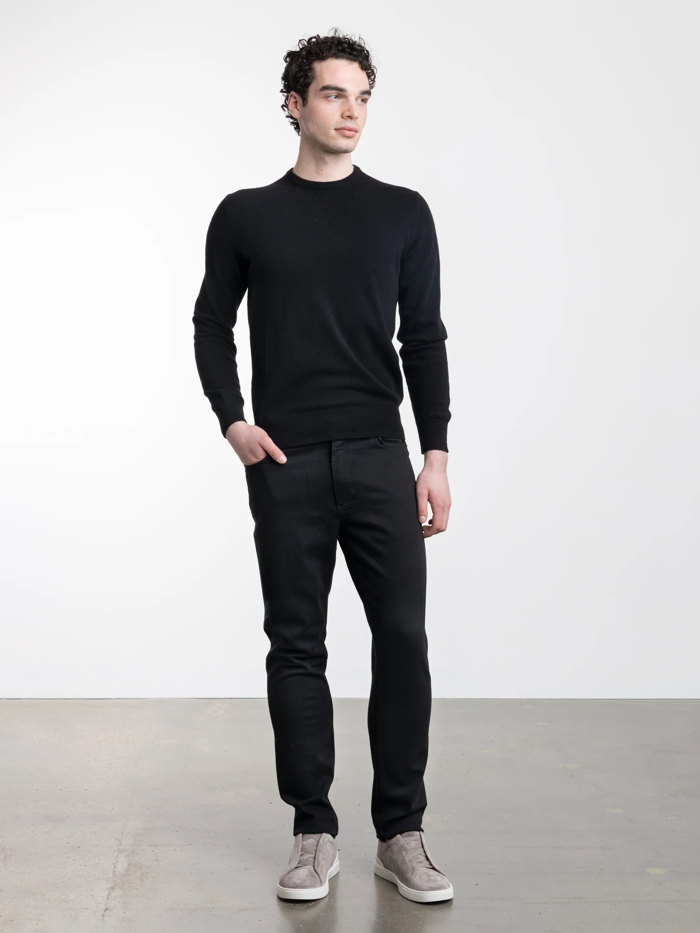 Black Oasi Cashmere Crewneck - Image 2