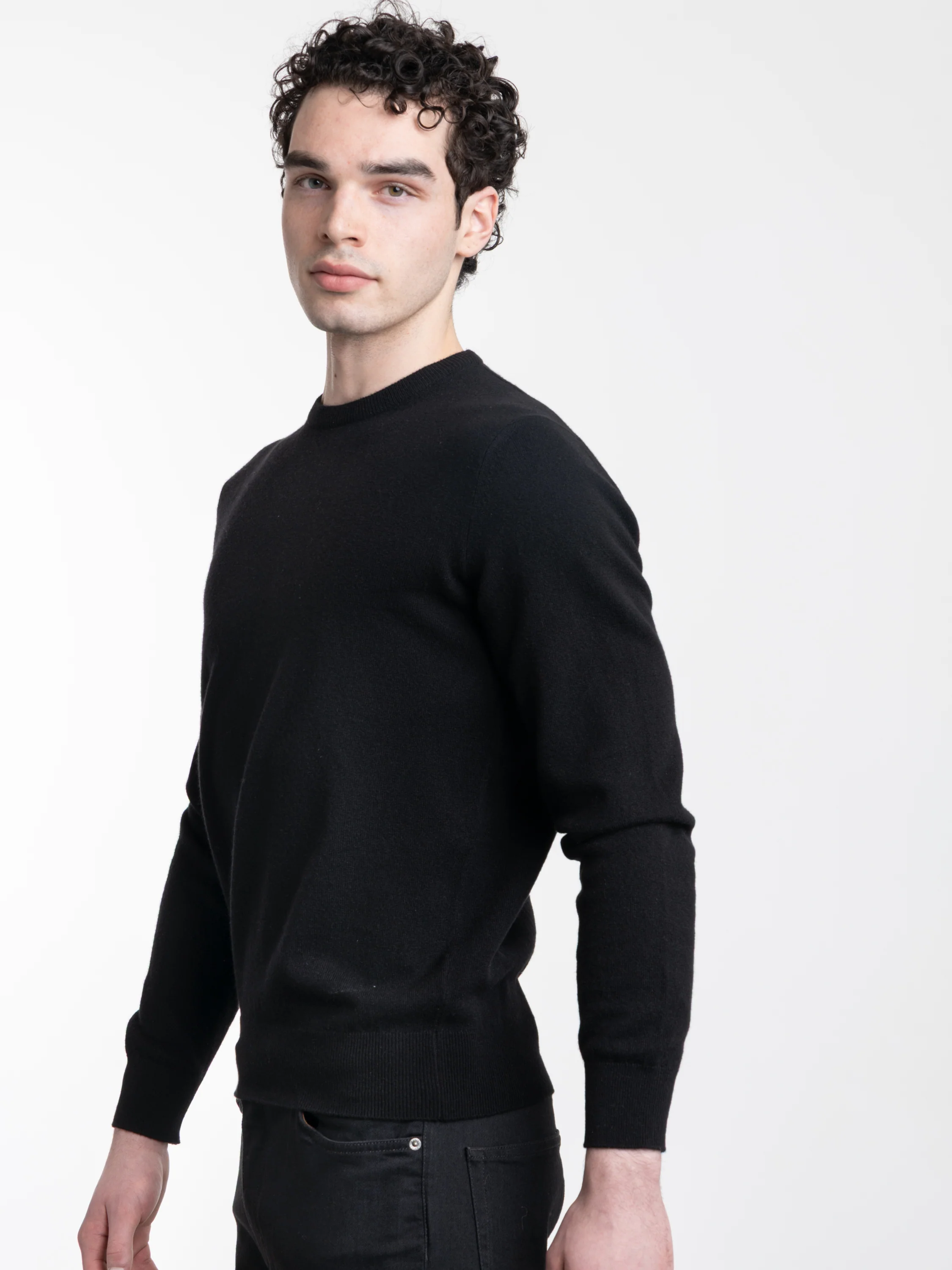 Black Oasi Cashmere Crewneck - Image 3