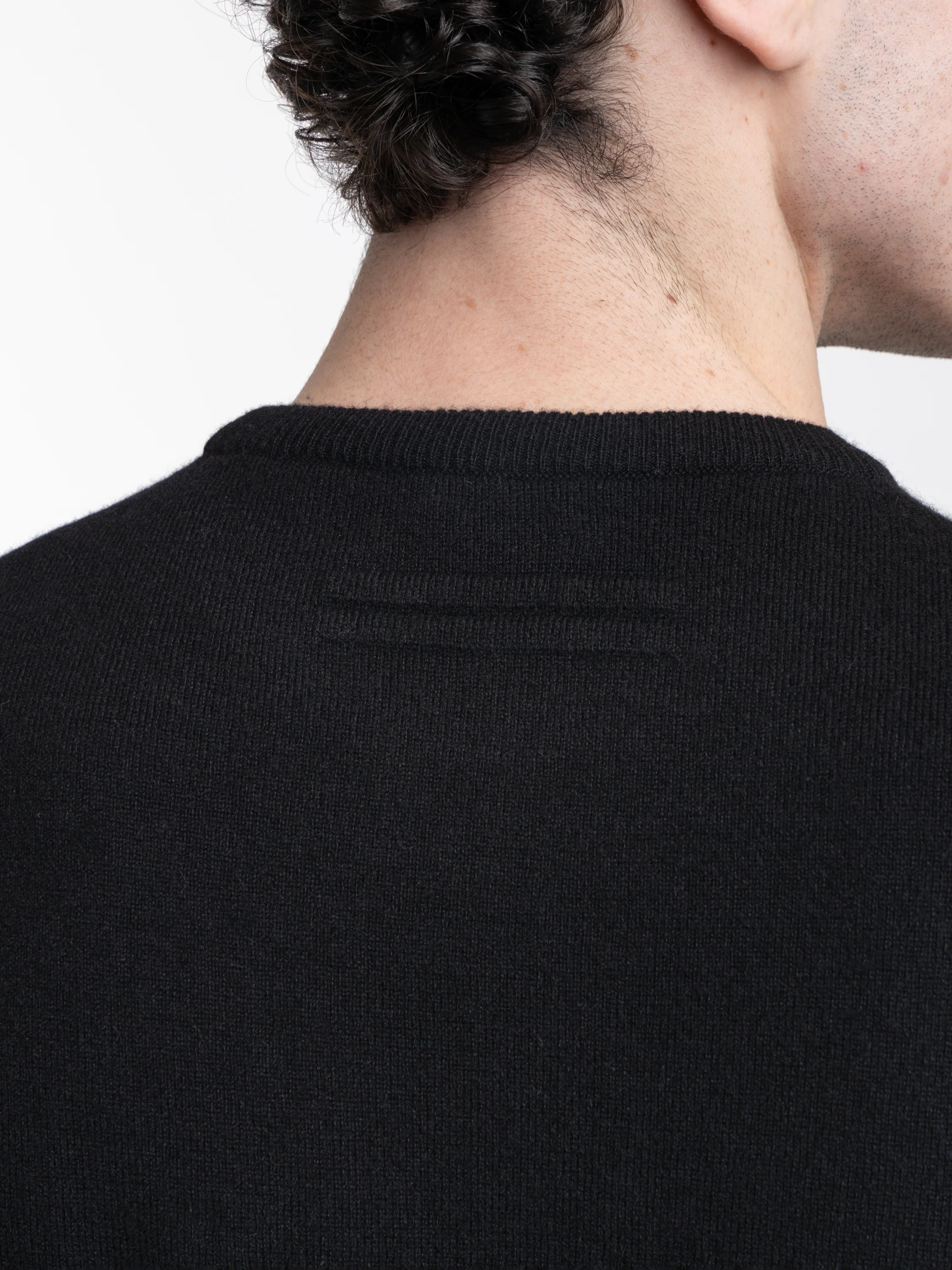 Black Oasi Cashmere Crewneck - Image 5