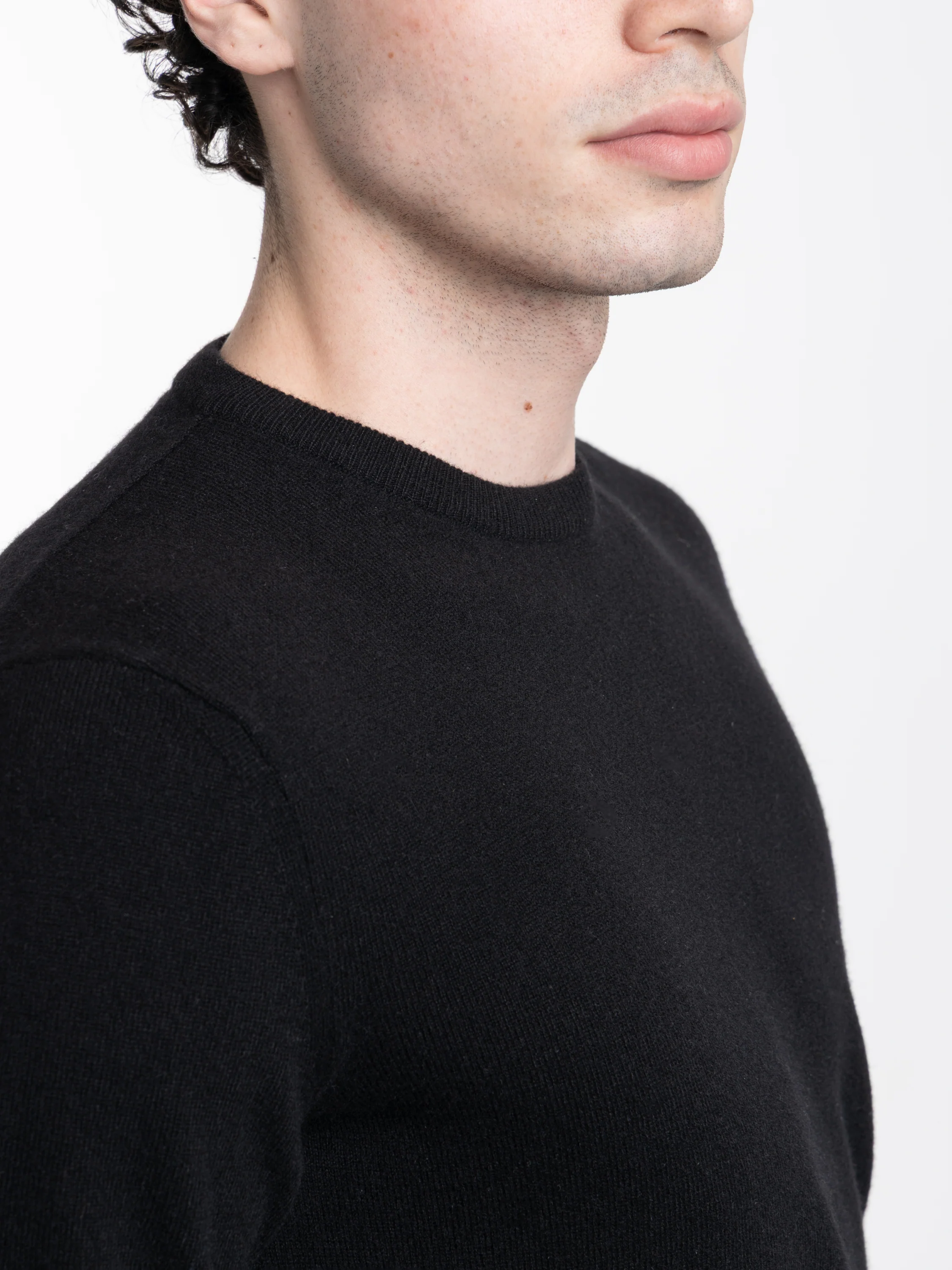 Black Oasi Cashmere Crewneck - Image 7